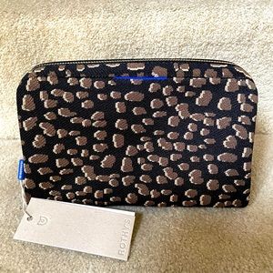 BNWT Rothy’s Universal Pouch in Cocoa Spot